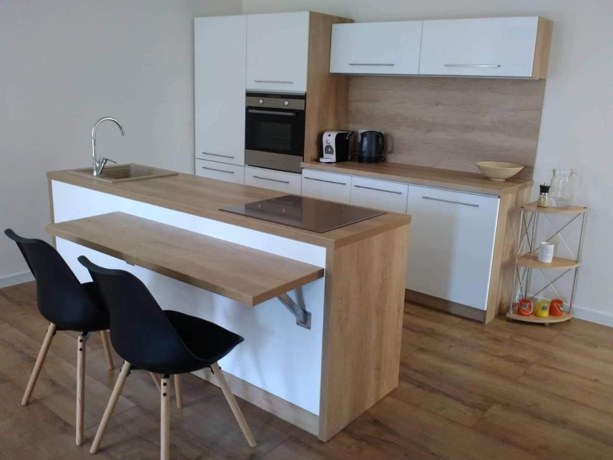 Slnečný apartmánový dom Oslany Exterior foto
